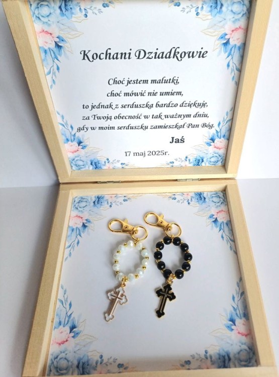 różańce w pudełku