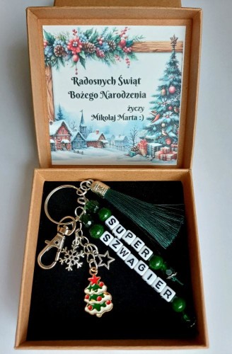 brelok w pudełku