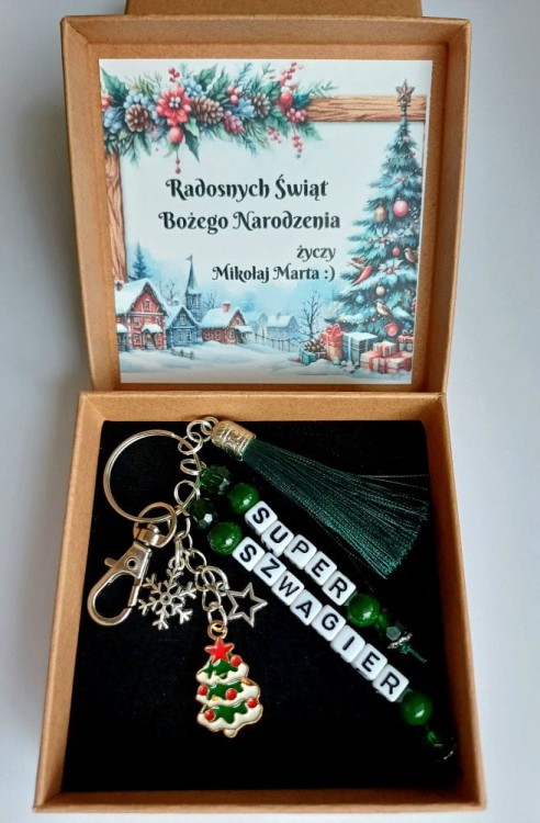 brelok w pudełku