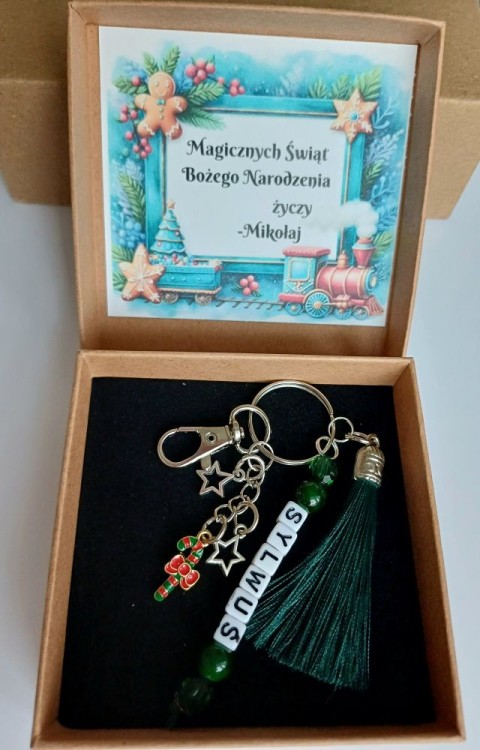 brelok w pudełku