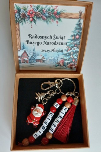 brelok w pudełku